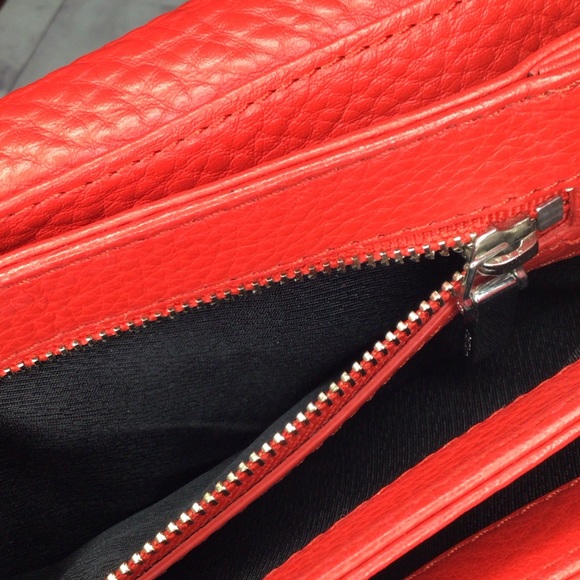 Auxiliary Vibrant Red Crossbody Bag - Picture 10 of 10